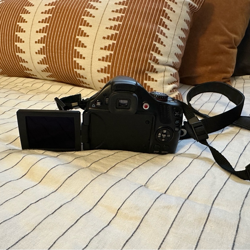 Canon SX40 HS Camera - Picture 4 of 7